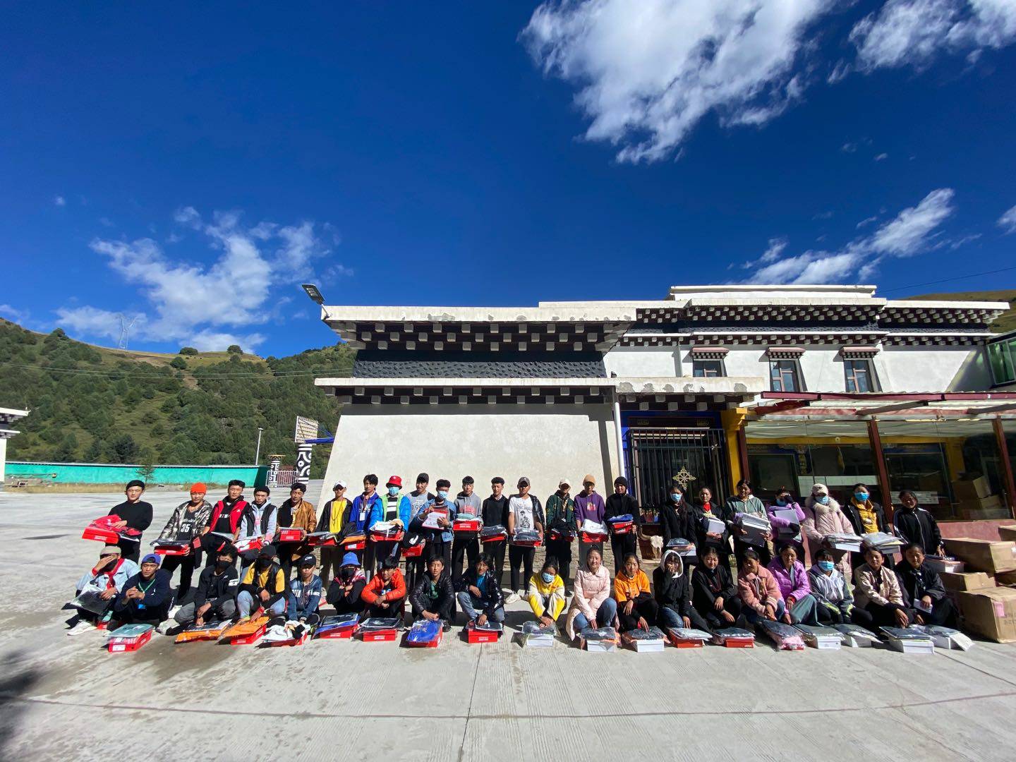 九游·官方J9站网站入口-Jiuyou j9(中国)公益回顾丨家国同欢月同圆 温暖满载甘孜州(图8)