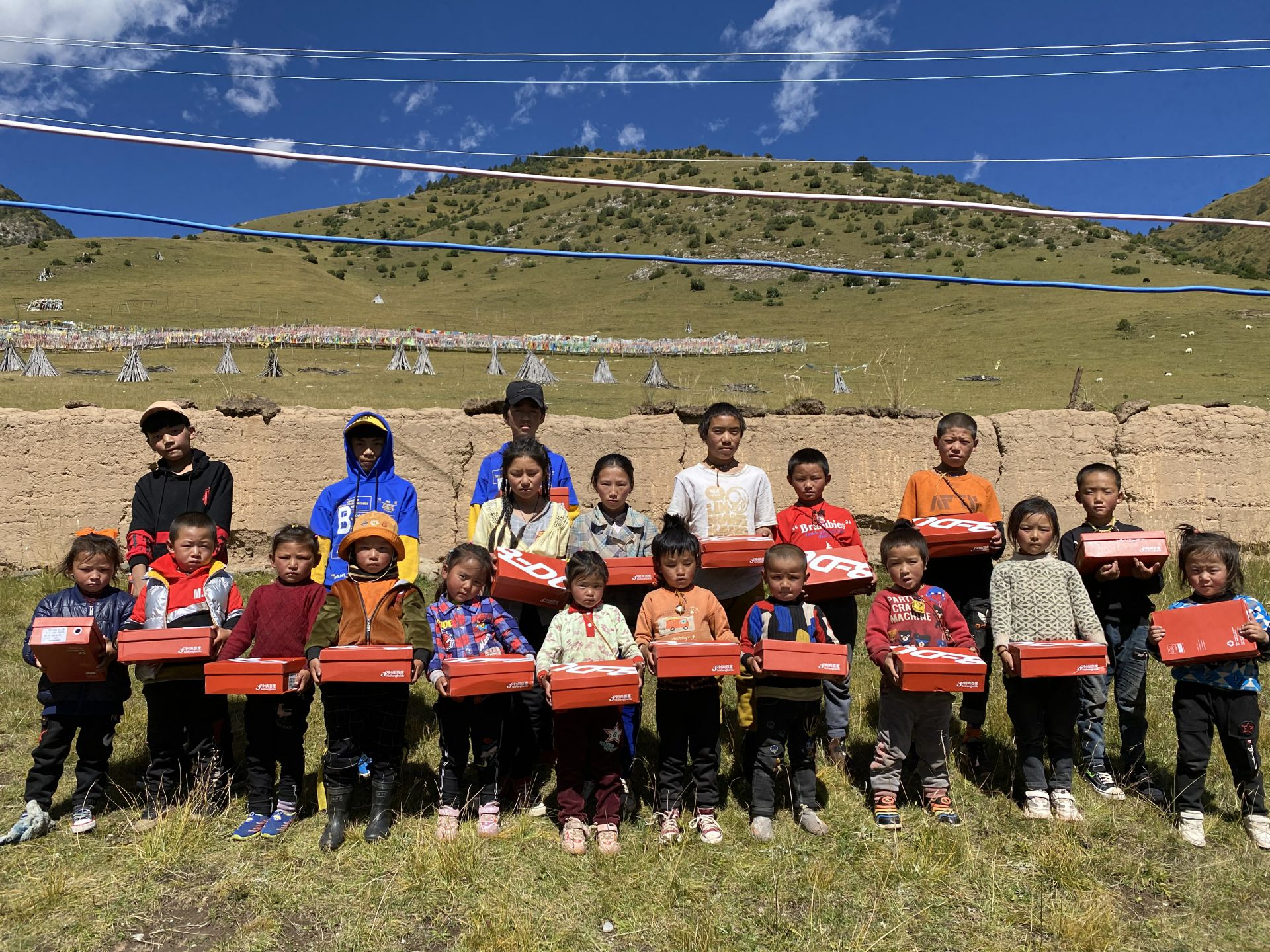 九游·官方J9站网站入口-Jiuyou j9(中国)公益回顾丨家国同欢月同圆 温暖满载甘孜州(图13)